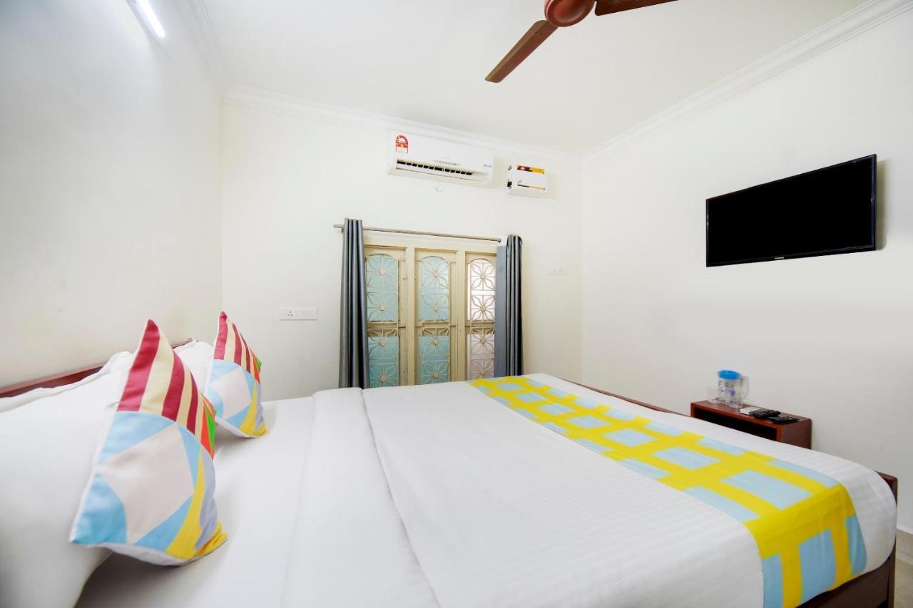 Hotel Yadvik Csennai Kültér fotó