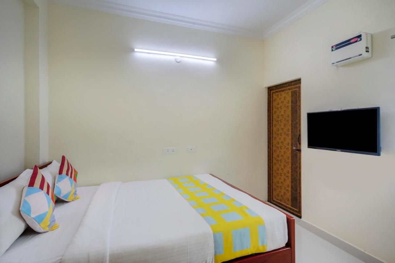 Hotel Yadvik Csennai Kültér fotó