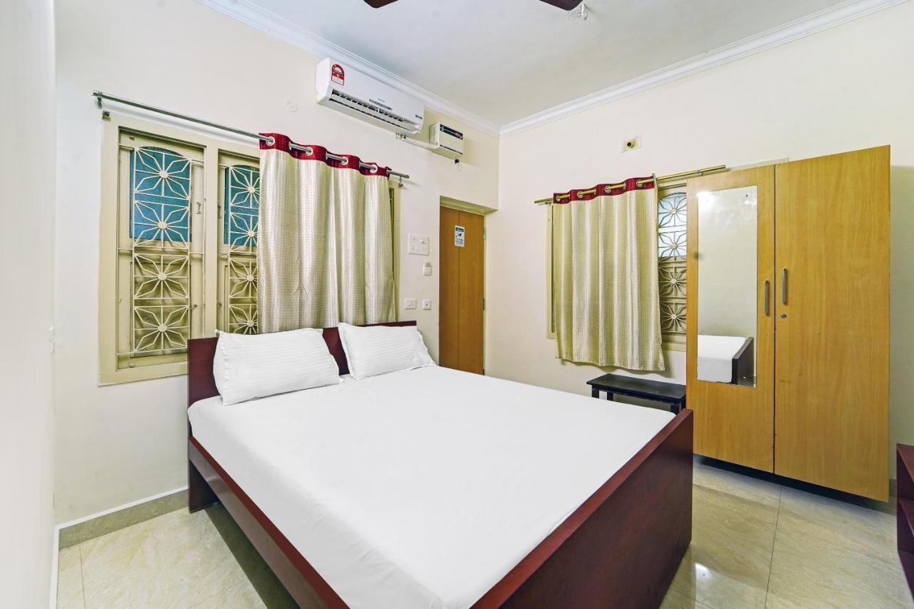 Hotel Yadvik Csennai Kültér fotó